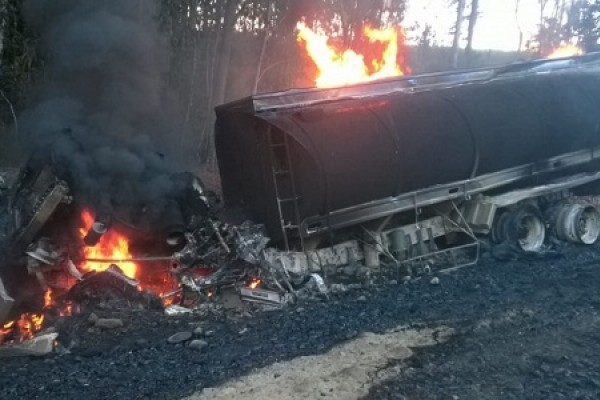 Un carro tanque que viajaba con crudo en Putumayo fue incinerado