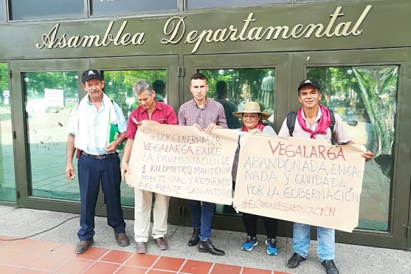 Campesinos de Vegalarga protestaron en Neiva