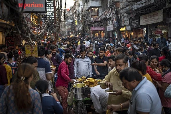 India, tumbo a la China como el país más poblado del mundo