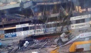 Tribuna caída del Estadio de Neiva