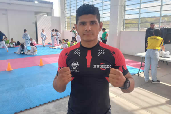 Huilense busca ser grande en las artes marciales mixtas