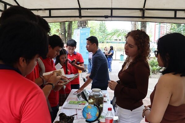 Jóvenes Feria Stand